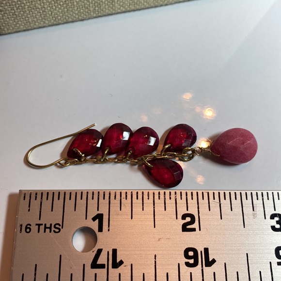 Red & Pink Dangle earrings Gold tone ear wire. - Picture 2 of 2